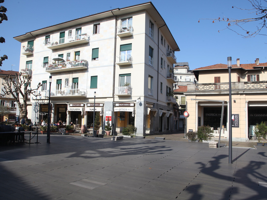Piazza Luigi Cadorna-斯特雷萨必去景点