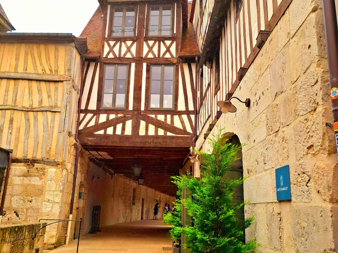 Place du Vieux-Marché-鲁昂必去景点
