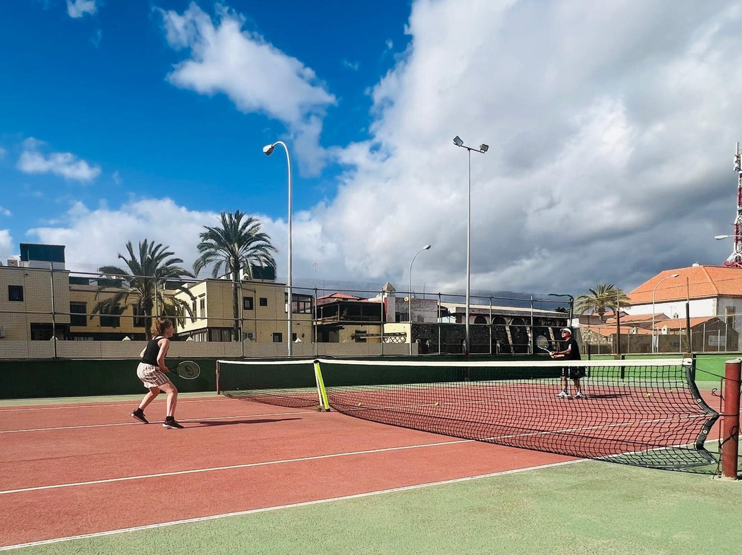Play Tennis In The Sun.club-马斯帕洛马斯必去景点
