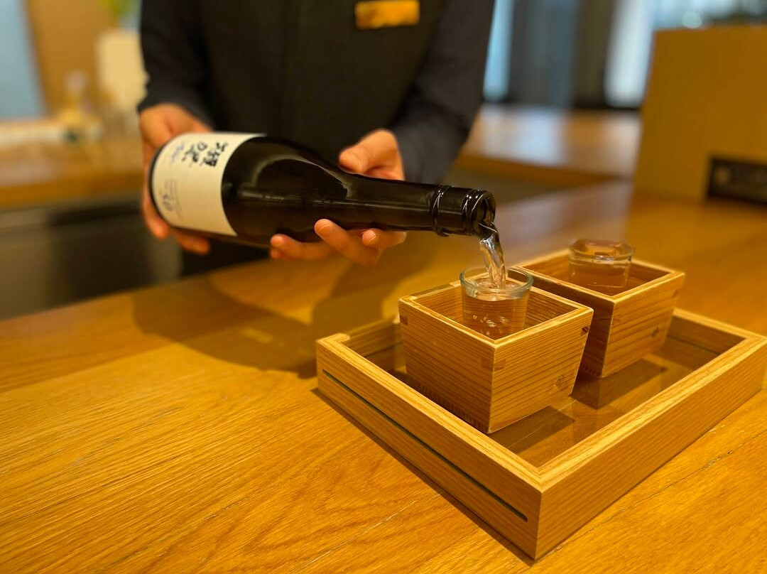 築・月酒店主图