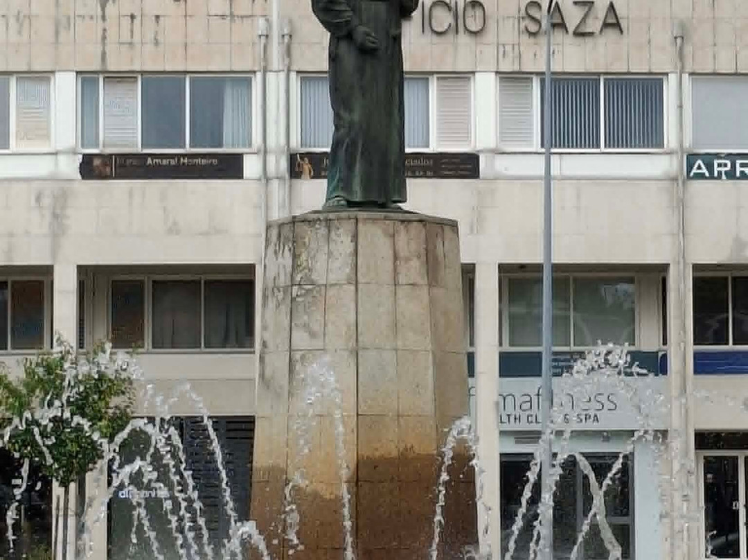 Estátua de Santo António-法马利康新镇必去景点