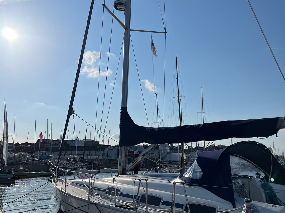 Salty - Sailing and Powerboat Experiences-考兹必去景点
