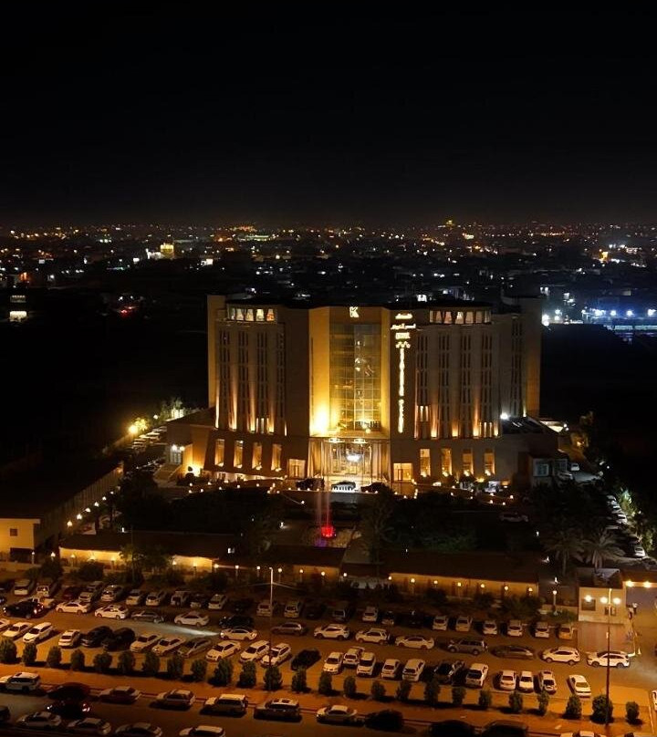 funduq qasr alkhawarnaq
