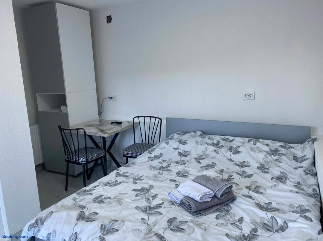 Tin-Nik Apartments