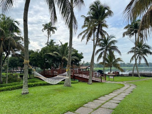 库玛拉孔湖畔度假村-旅行者
