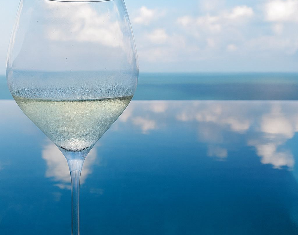 斯凯海滩酒店主图