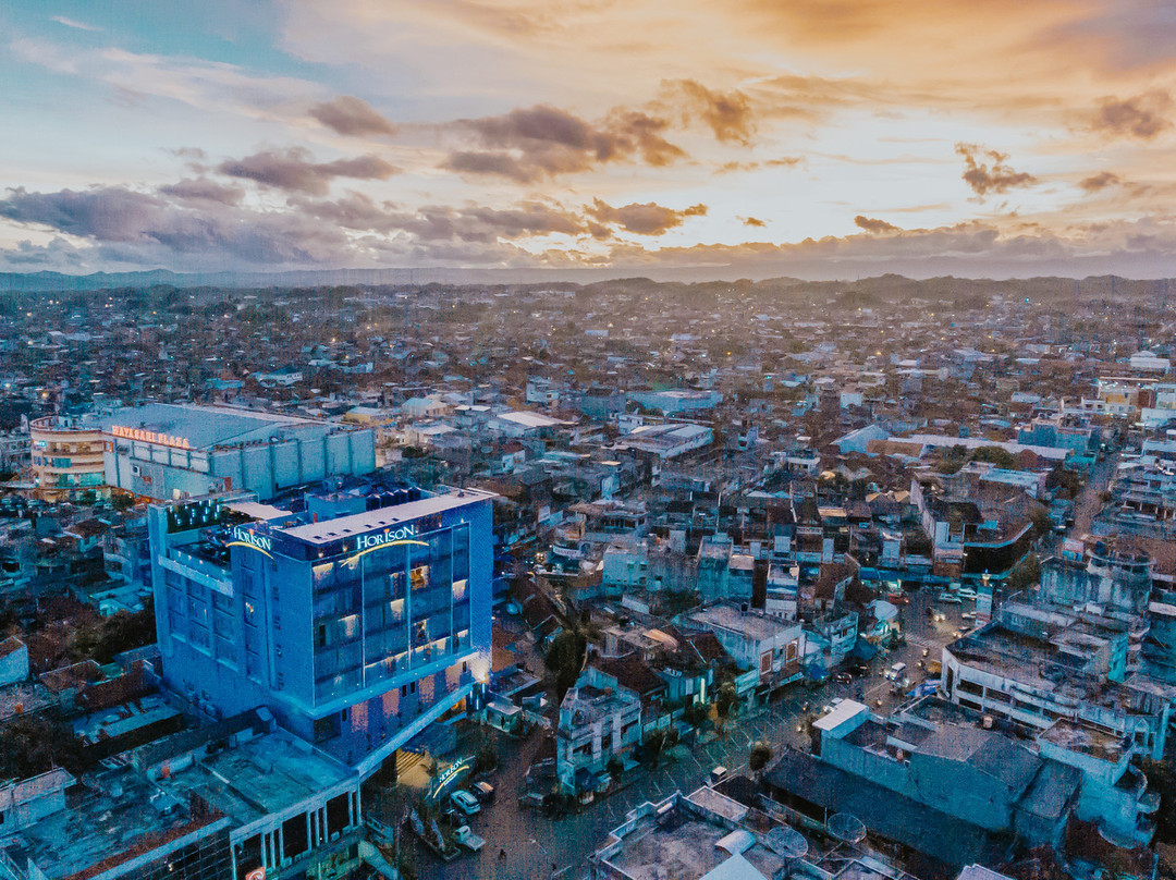打横市地平线酒店