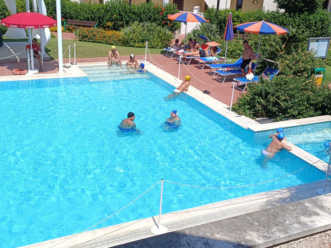Sairon Village Pool And Beach主图