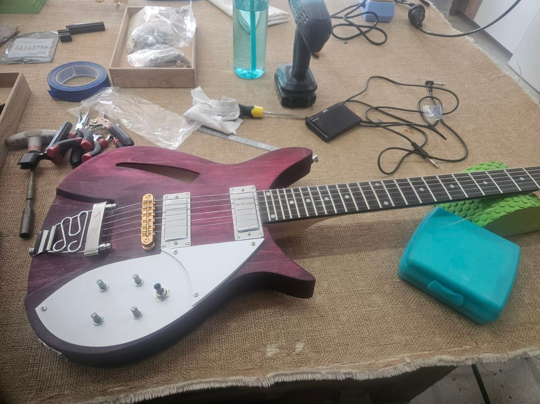Wildwood Instruments - Guitar Making Courses & Art Gallery-戴尔斯福特必去景点