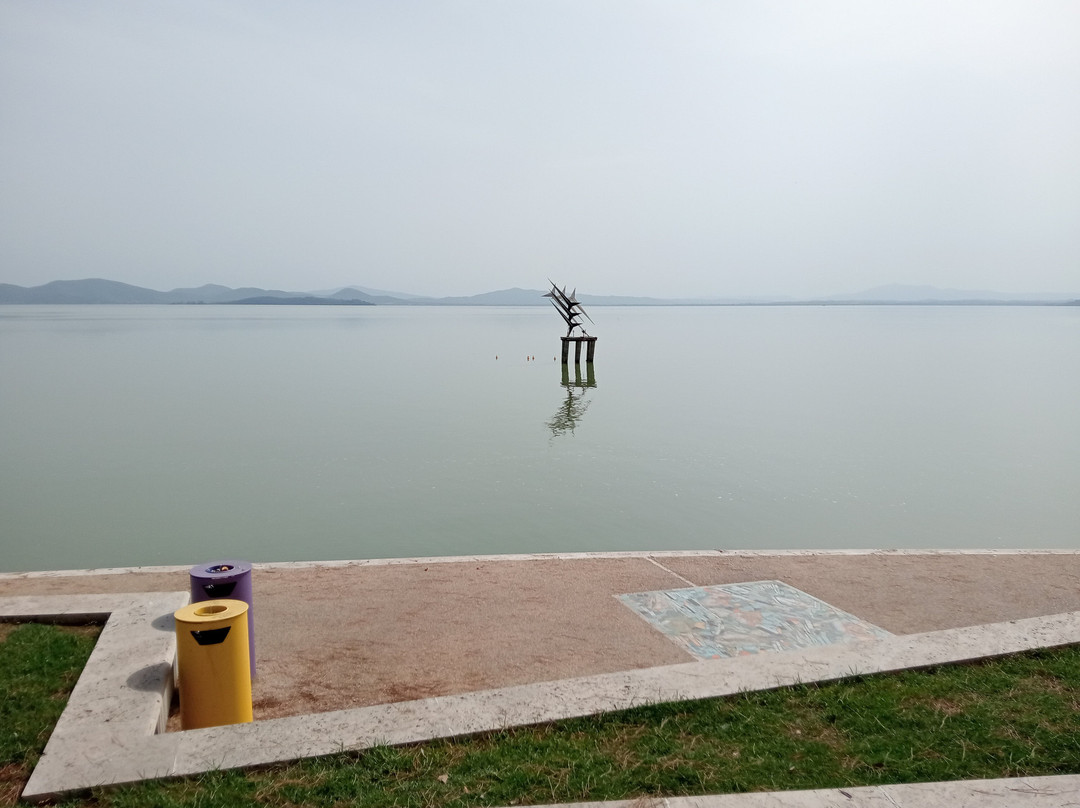 Monumento Ai Caduti Scuola Allievi Piloti Di Idrovolanti Dell’Esercito-Passignano sul Trasimeno必去景点