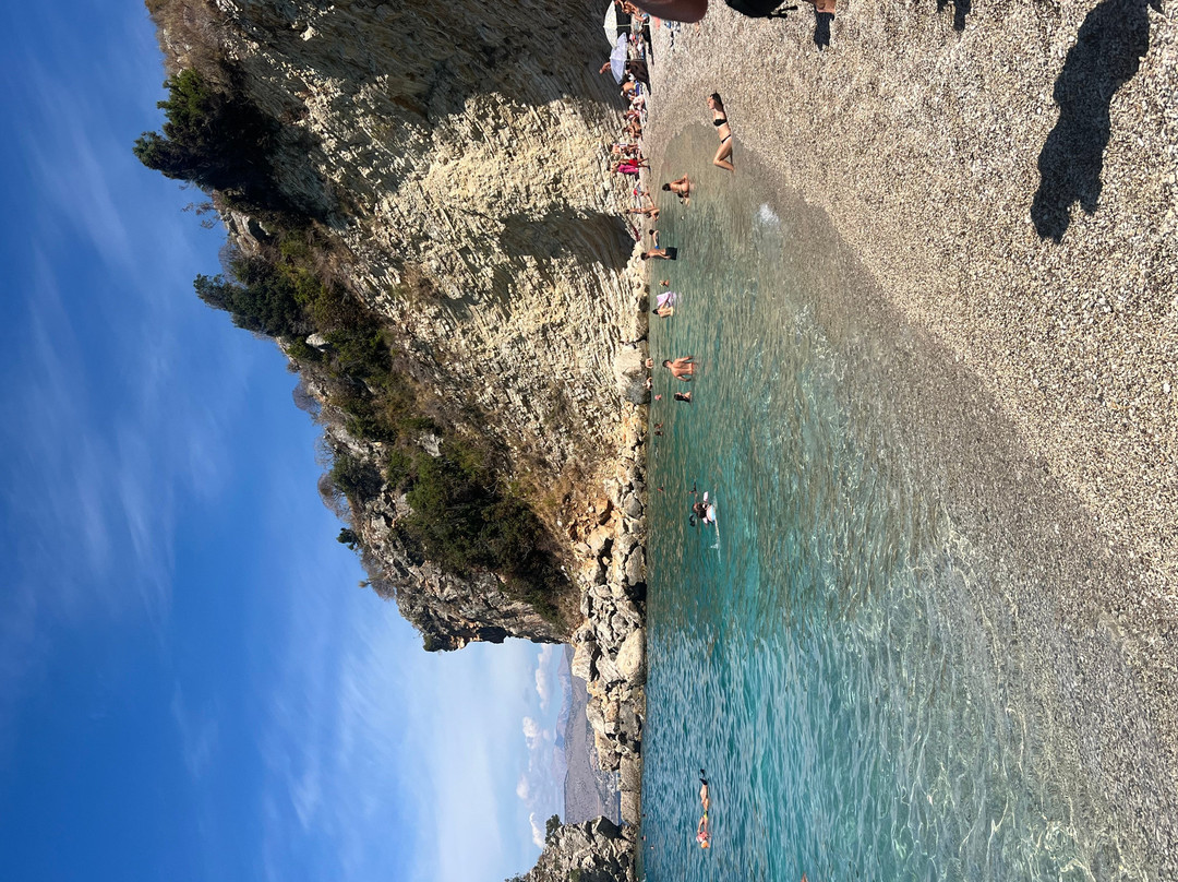 Mirror (Plazhi Pasqyra) Beach-沙兰德必去景点