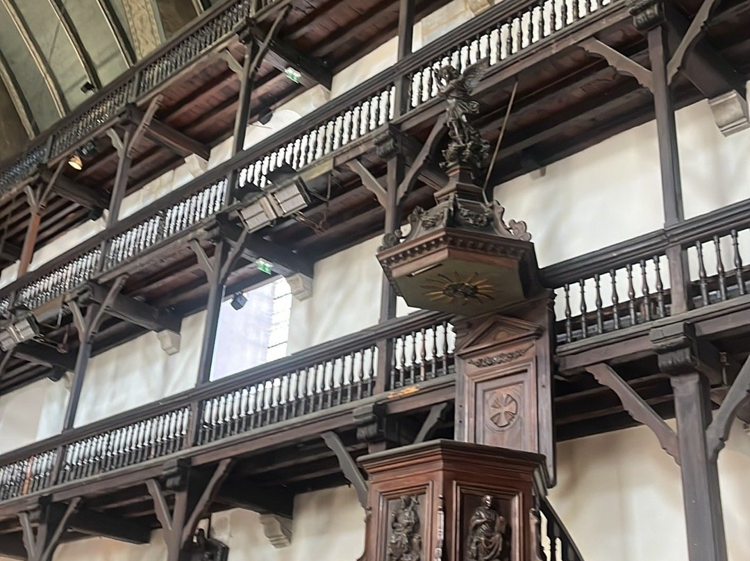 Eglise Saint-Jean-Baptiste-圣尚德路斯必去景点