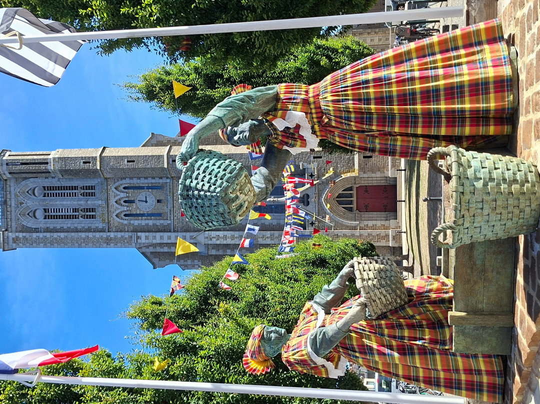 Marché Aux Huîtres-康卡勒必去景点