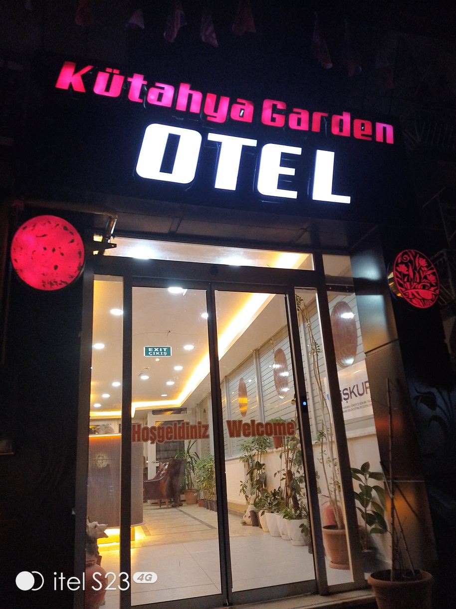 屈塔希亚花园酒店-旅行者