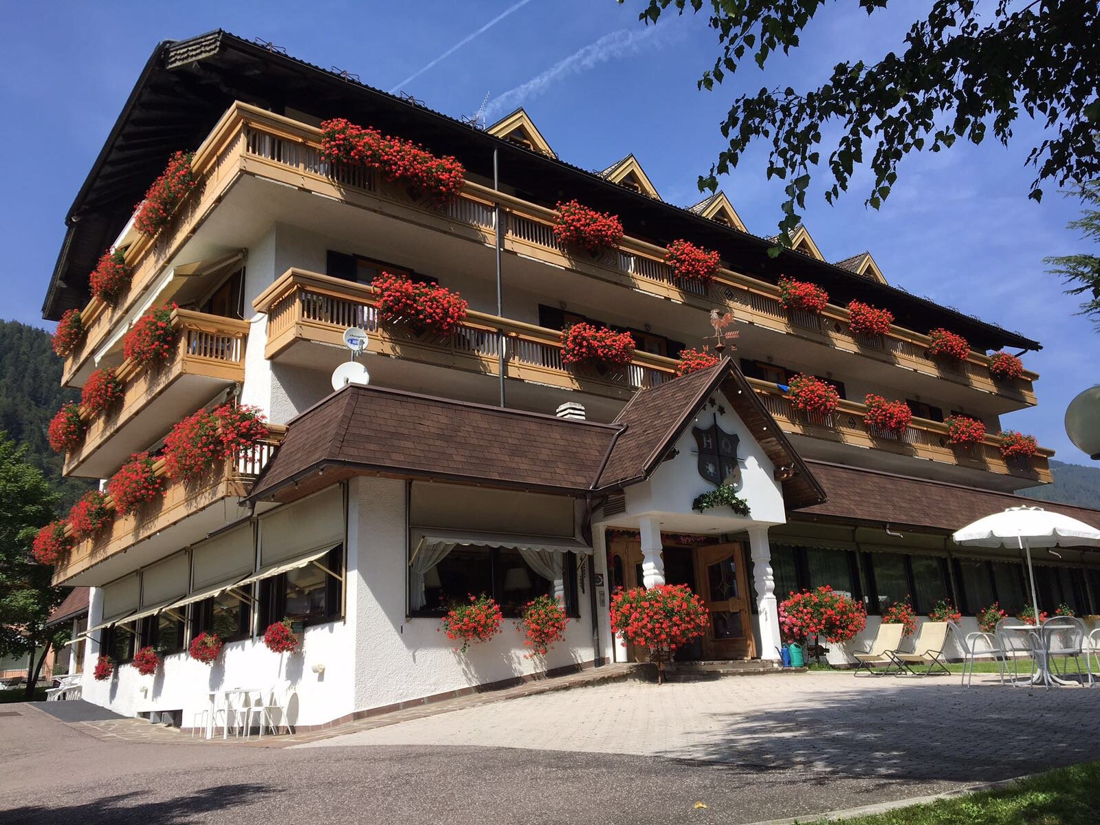 Hotel Rauzi-官方