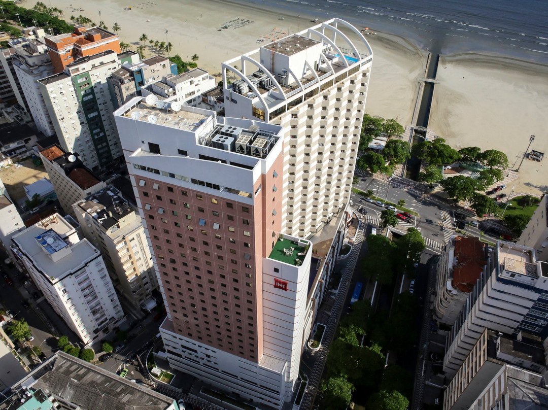 宜必思桑托斯贡扎加海滩酒店主图