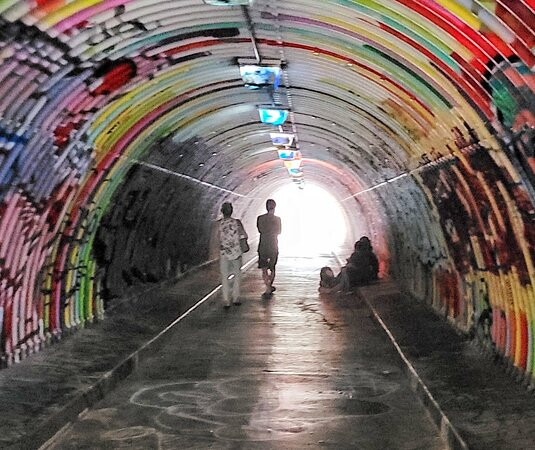 Rainbow Tunnel景点图片