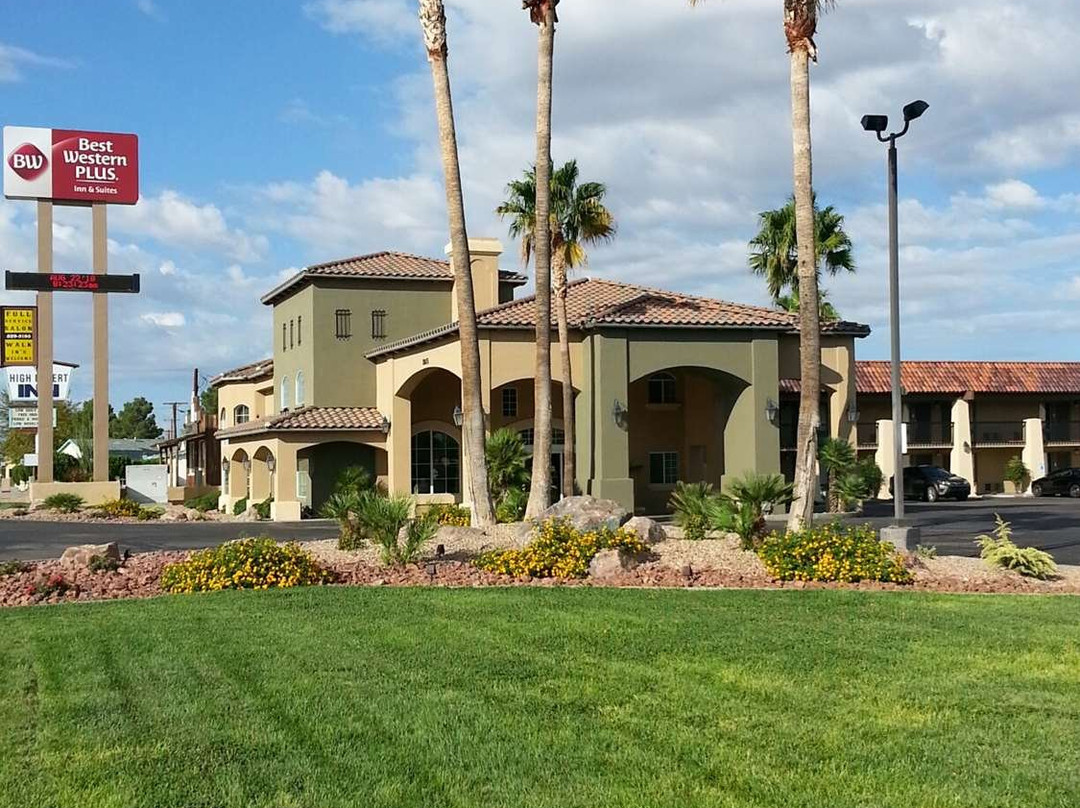 贝斯特韦斯特普拉斯旅行酒店及套房主图