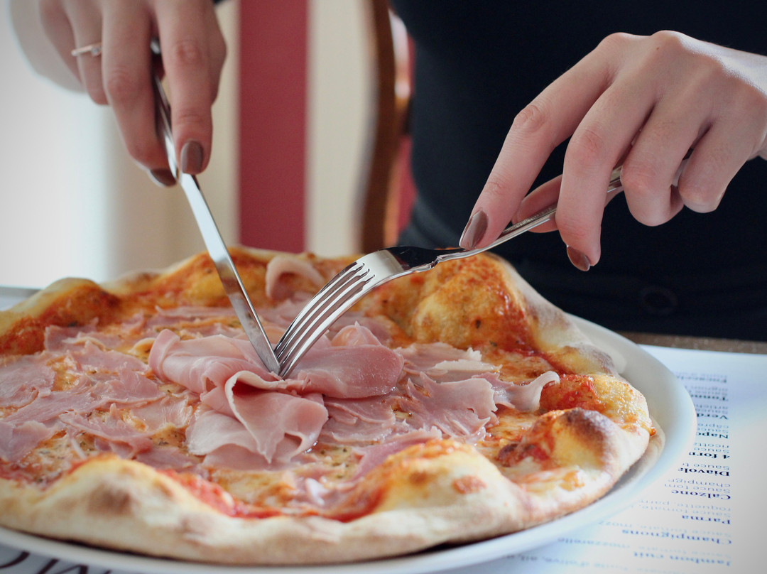 Vandoeuvres餐馆和美食-Cheval Blanc Côté Pizzeria