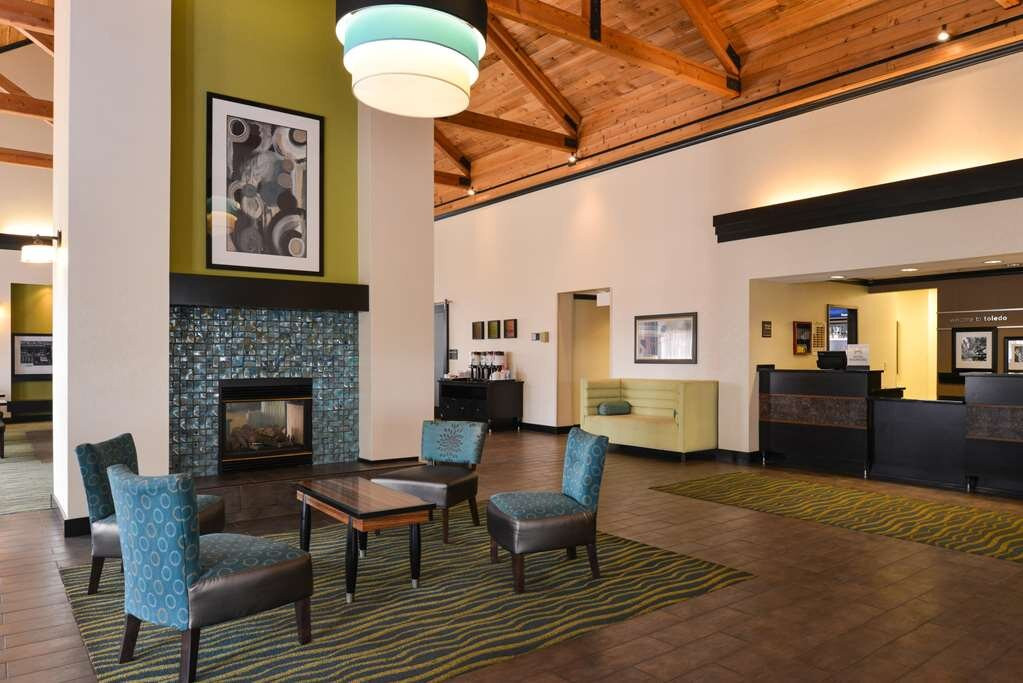 北托莱多希尔顿恒庭旅馆&套房酒店主图