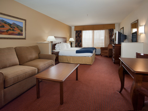 智选假日套房酒店图埃勒主图