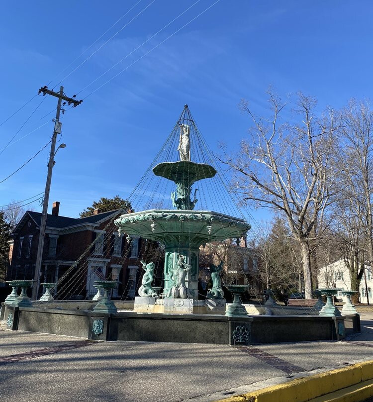 Broadway Fountain景点图片