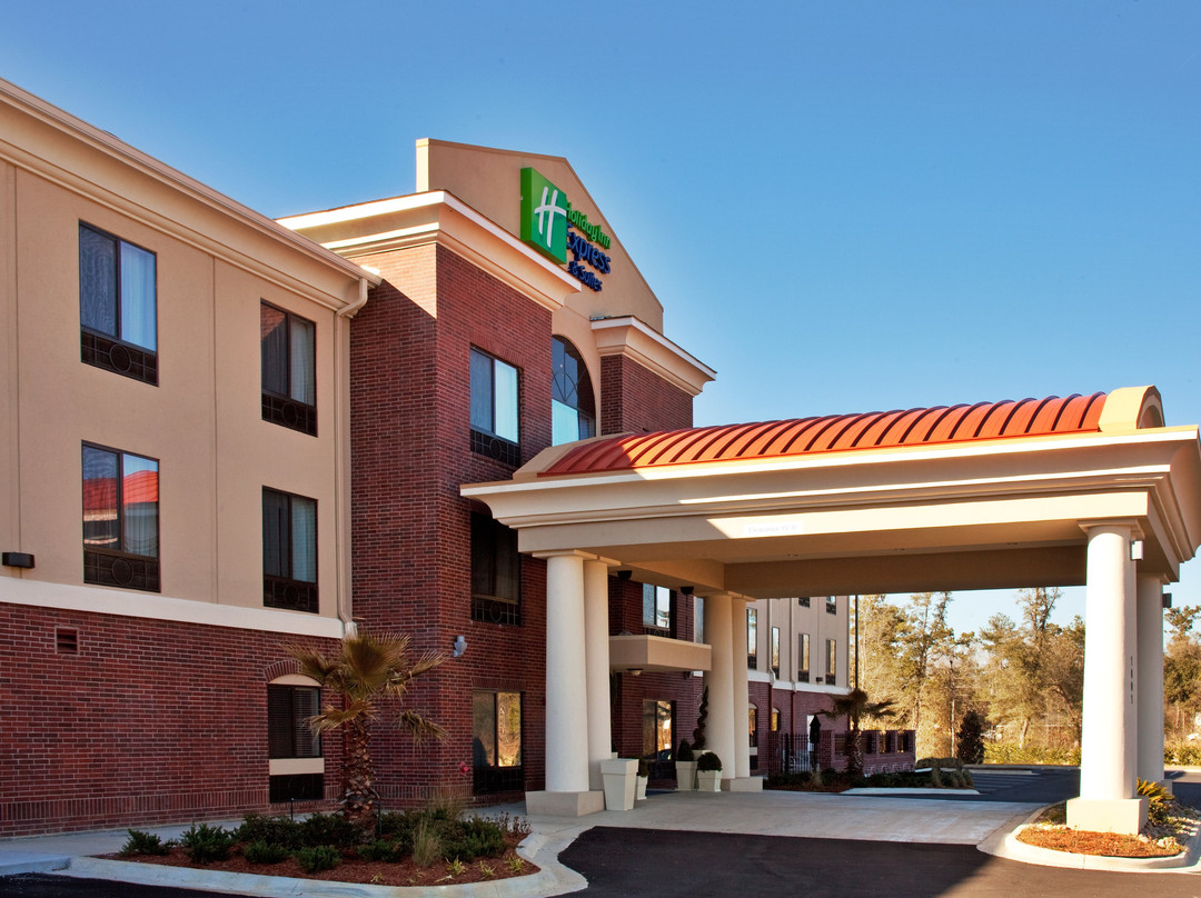 皮卡尤恩快捷假日&套房酒店主图