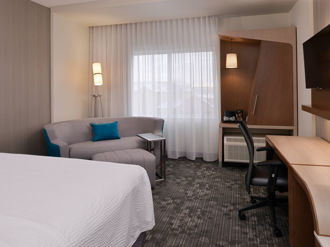 Courtyard by Marriott Toledo North主图