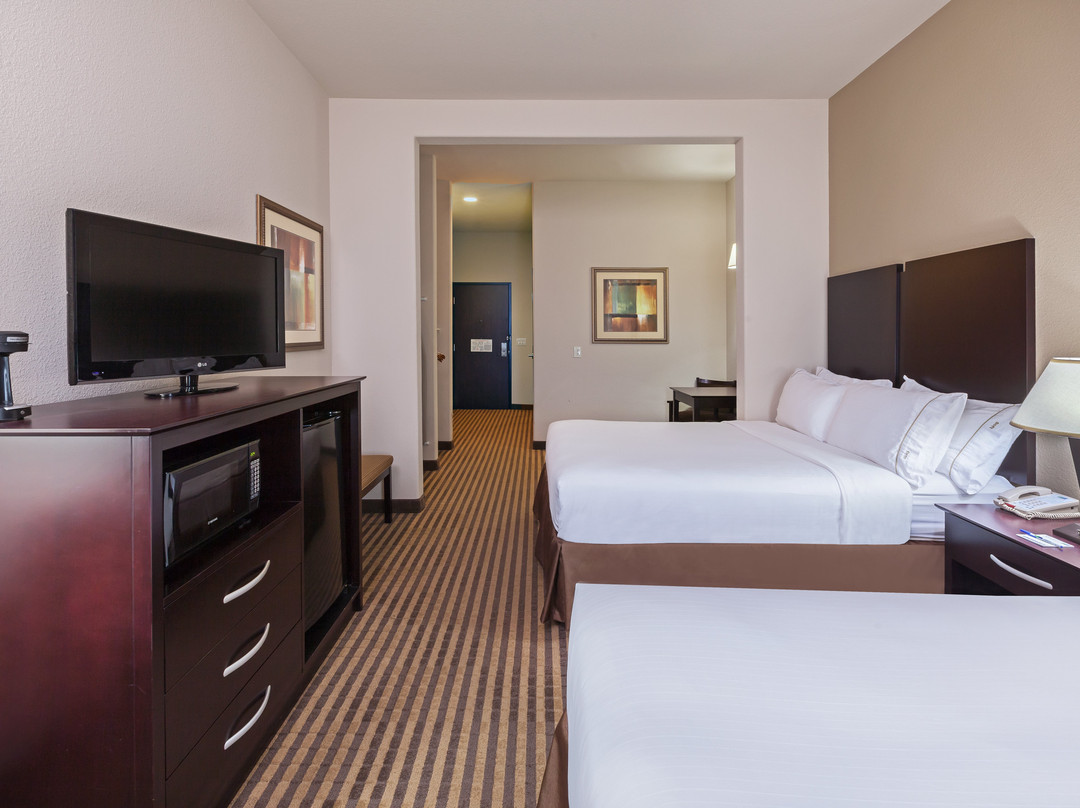 Holiday Inn Express & Suites Brady by IHG主图
