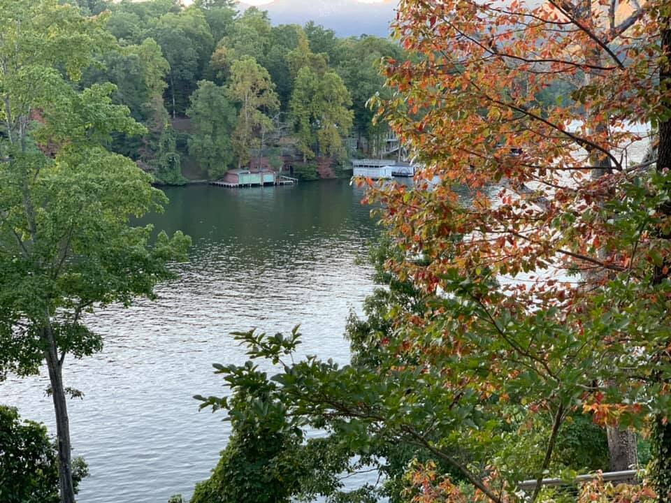 The Lodge on Lake Lure主图