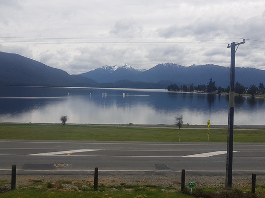 蒂阿瑙湖景假日公园主图