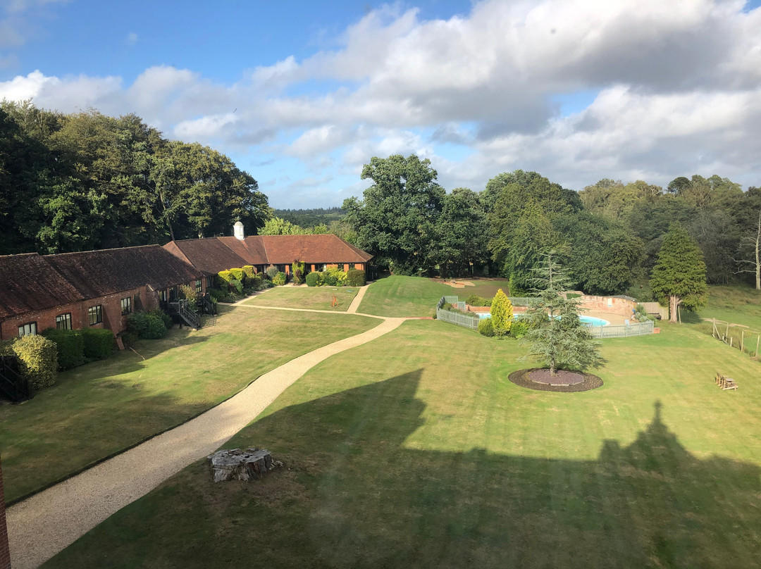 阿可仑伯利庄园酒店主图