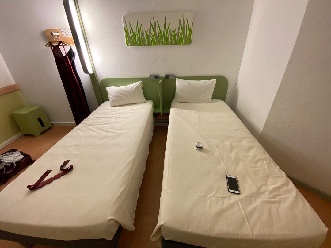 宜必思快捷吉罗纳布拉瓦海岸酒店主图