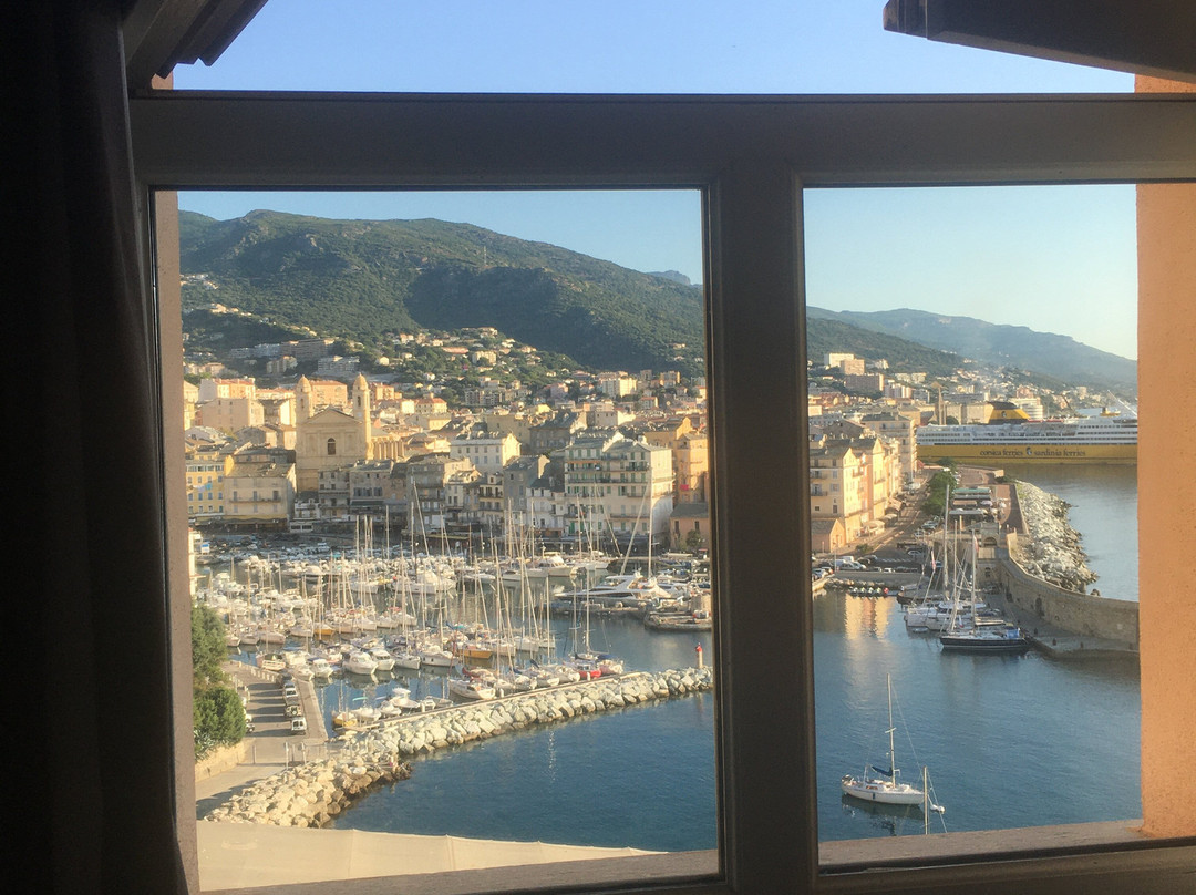 Hotel Des Gouverneurs主图