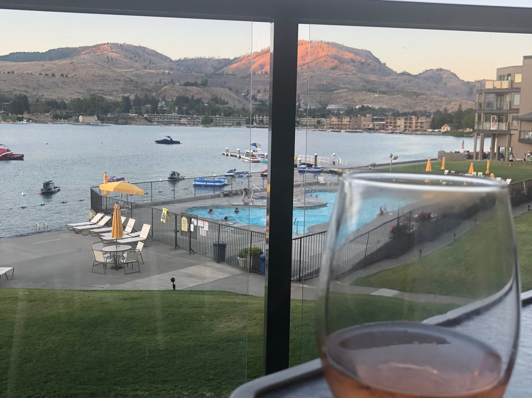 Peterson's Waterfront Resort主图