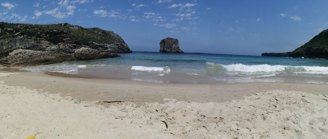 Playa de la Ballota-利亚内斯必去景点