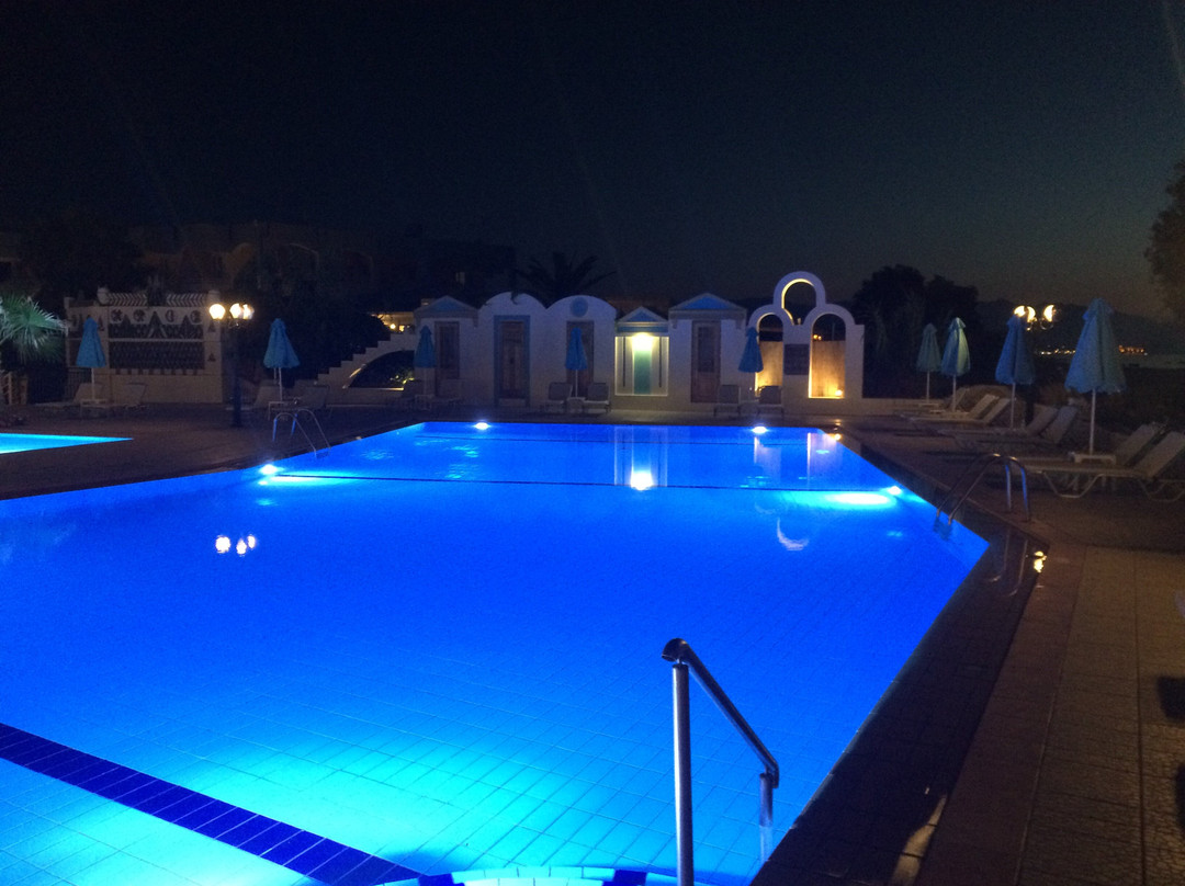 Golden Beach Hotel主图