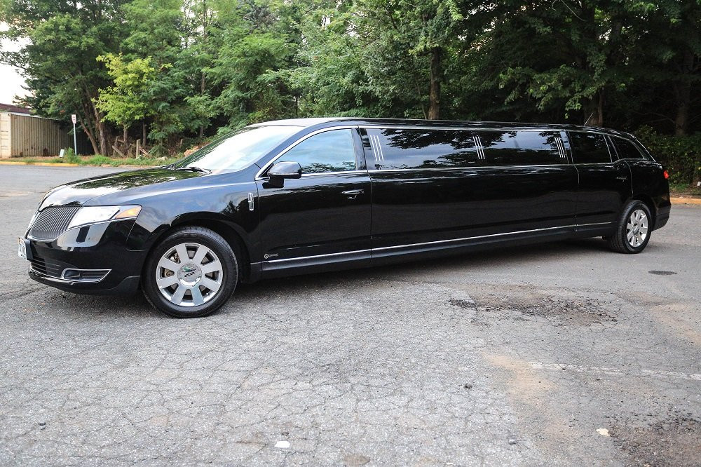 Infinity Limo Car景点图片