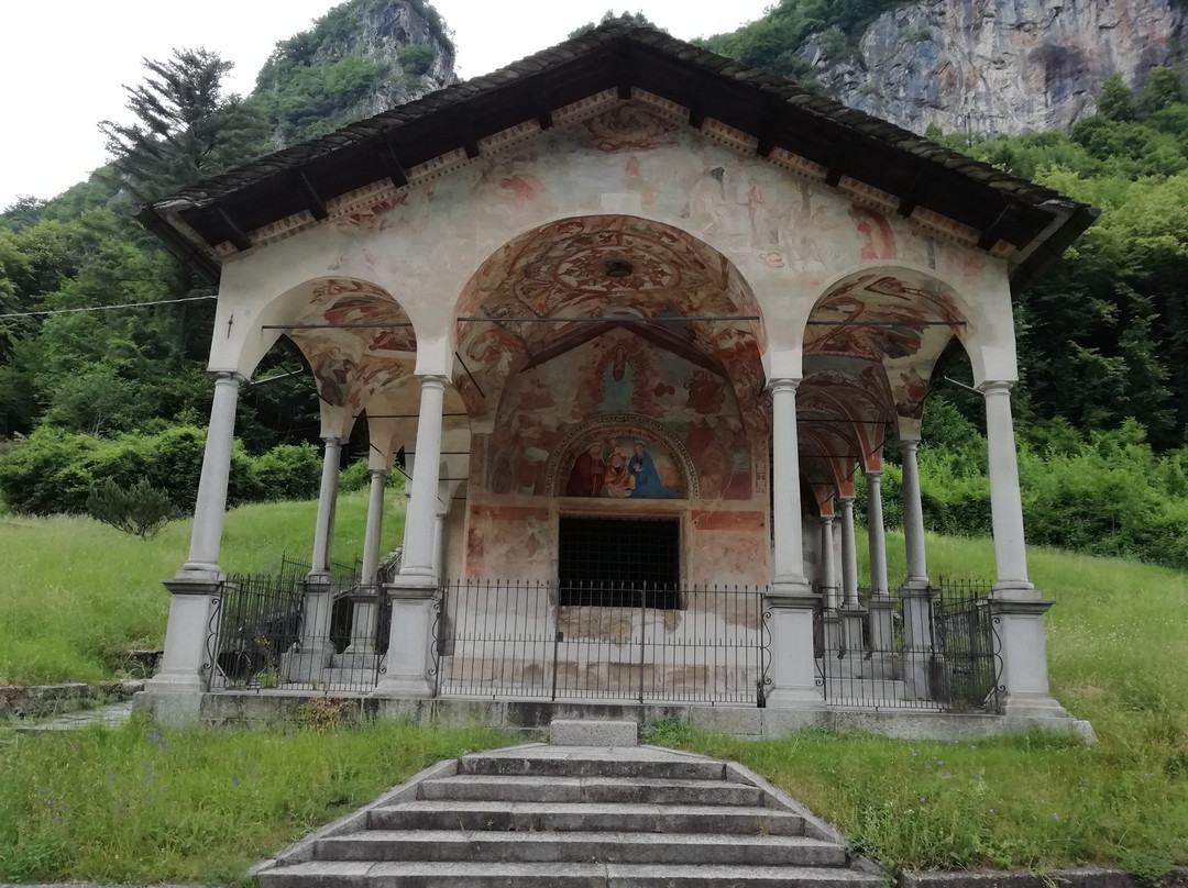 Cappella della Madonna di Loreto-Roccapietra必去景点