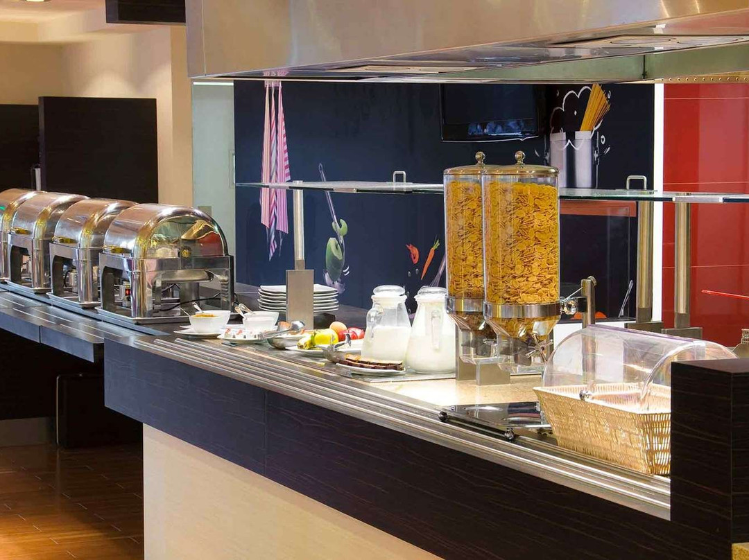 宜必思埃莫西约酒店主图