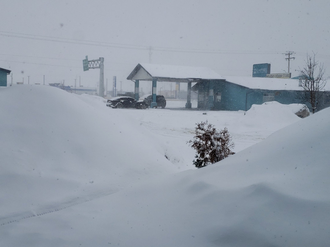 Empire Inn & Suites主图