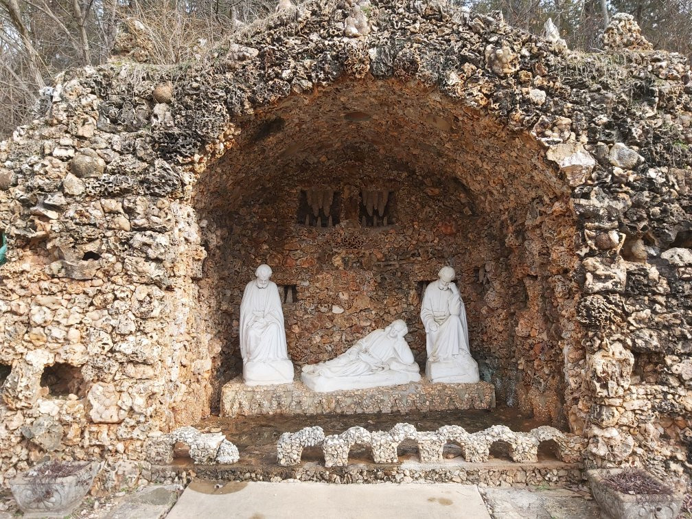 Black Madonna Shrine景点图片