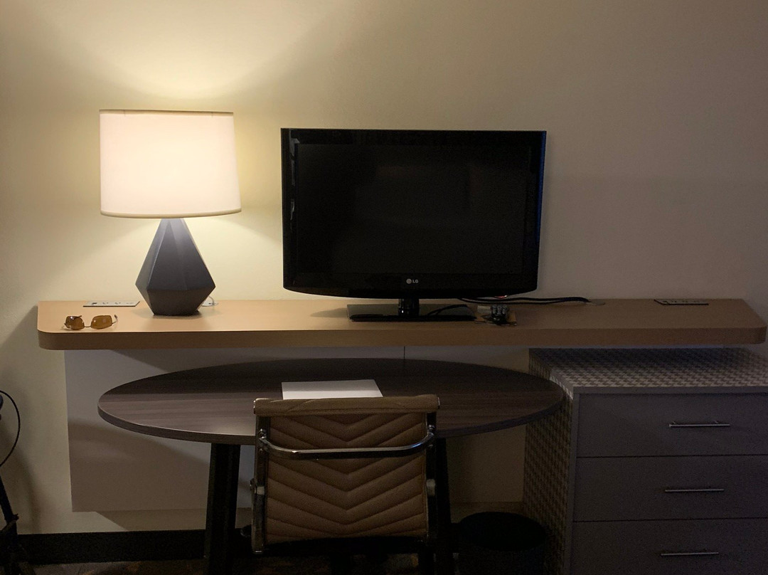 堪萨斯城机场假日酒店主图