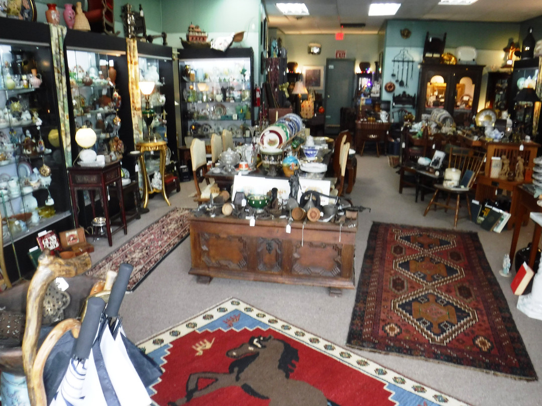 Quality First Antiques景点图片