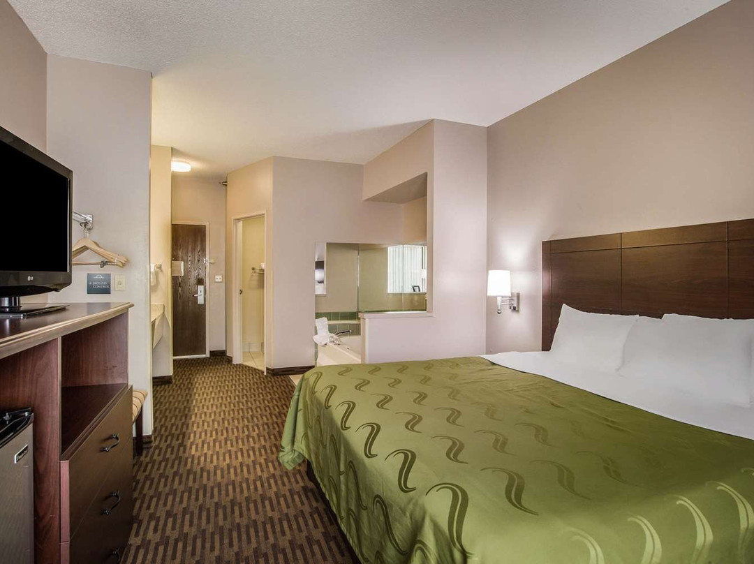 Quality Inn & Suites Lawrence - University Area主图