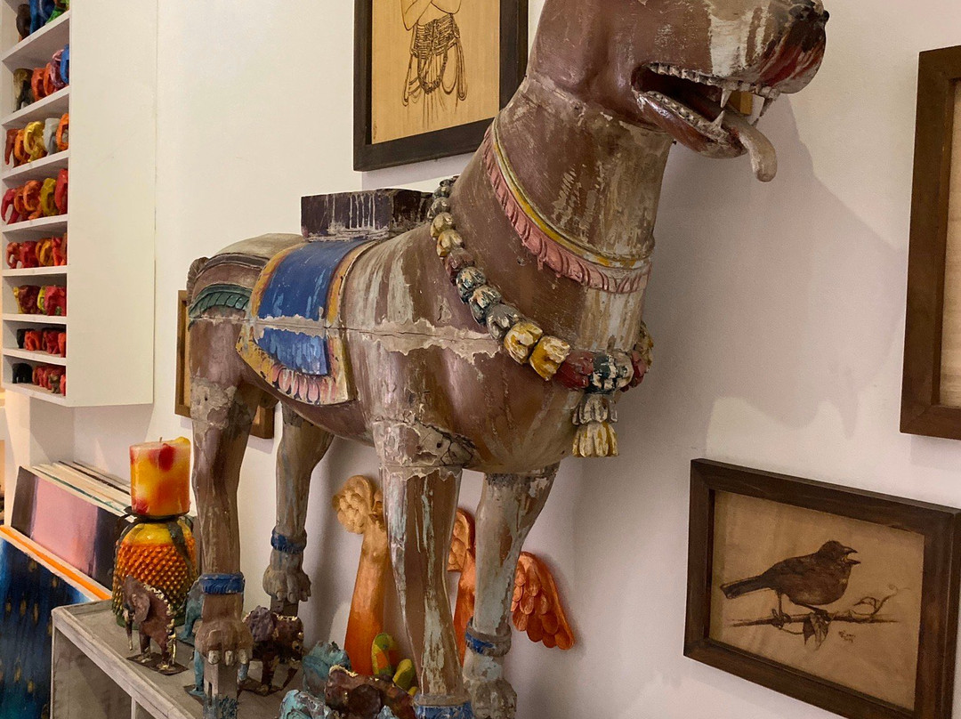 Saffron Robes-希克杜沃必去景点