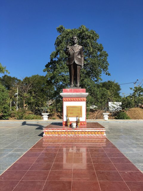Nouhak Phoumsavanh Memorial Park景点图片