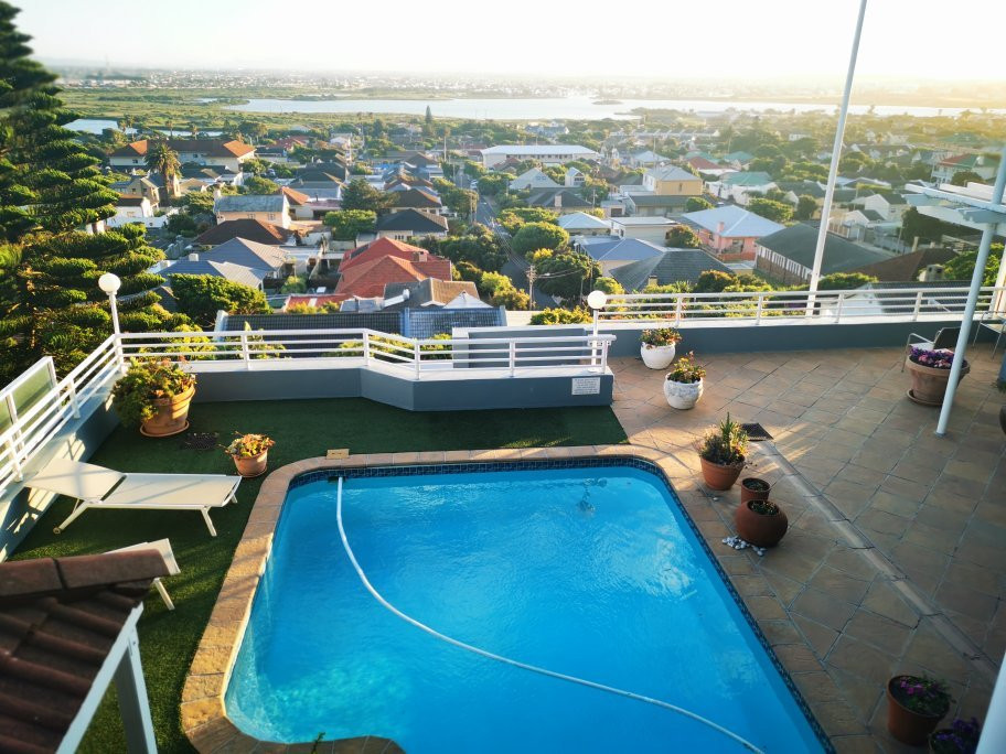 Lakeside Lodge主图