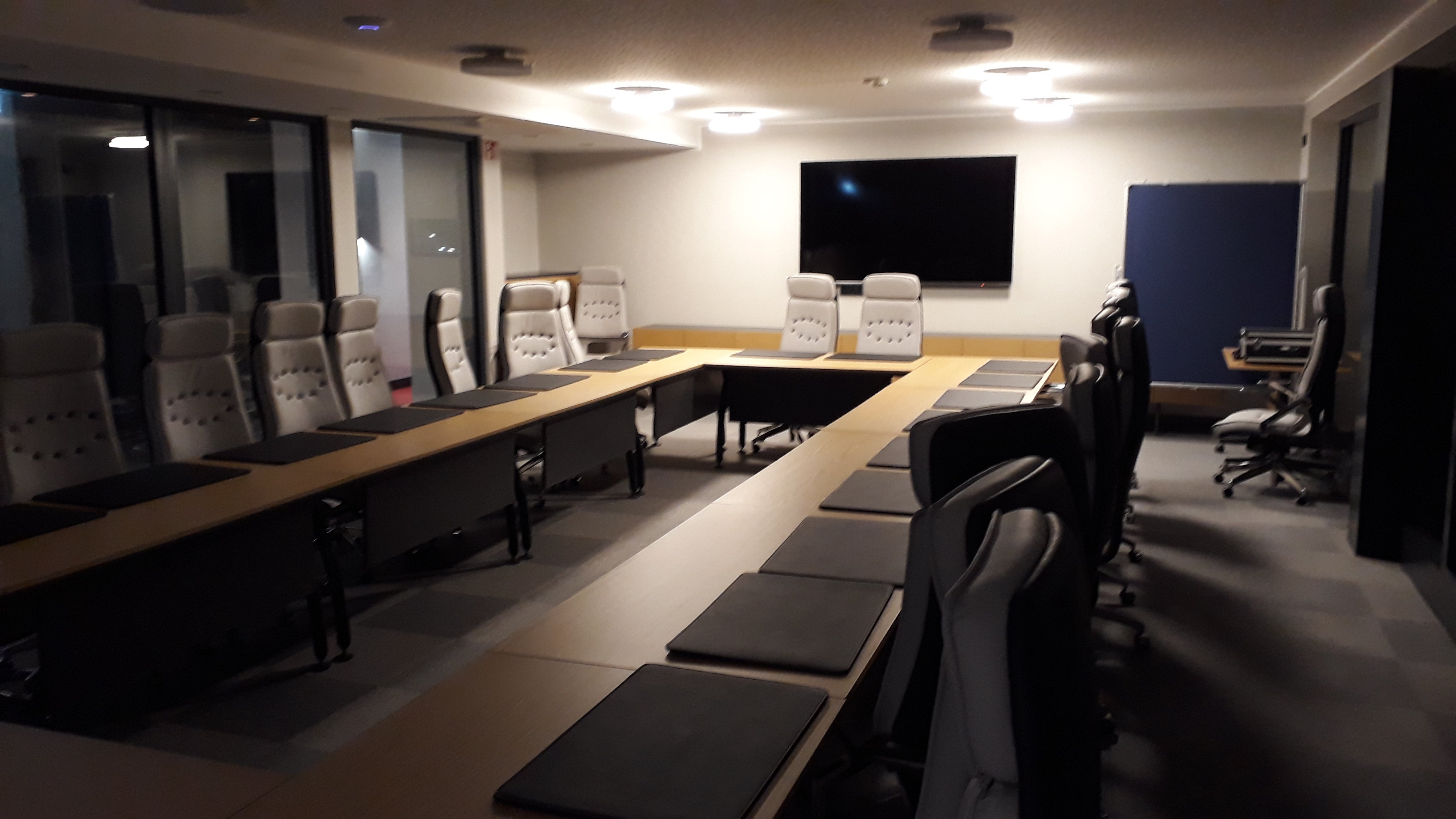 Intergroup Business And Design Hotel-商务中心/多功能厅