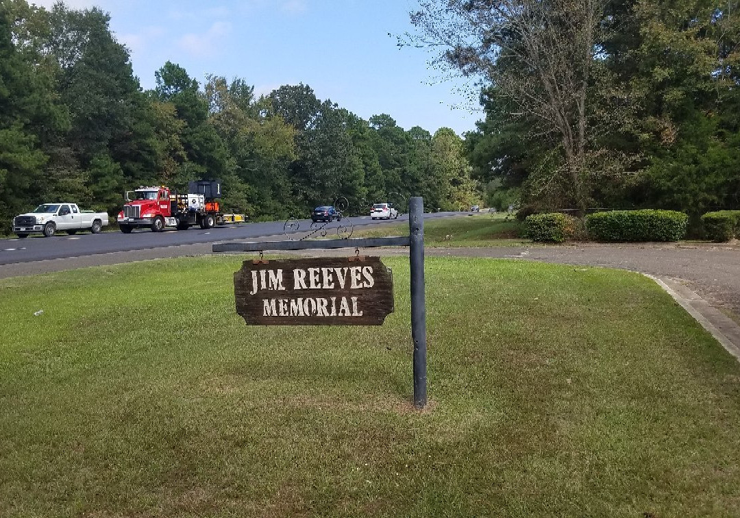 Jim Reeves Memorial景点图片